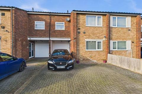 3 bedroom terraced house for sale - Hithermoor Road, Stanwell, Surrey, TW19