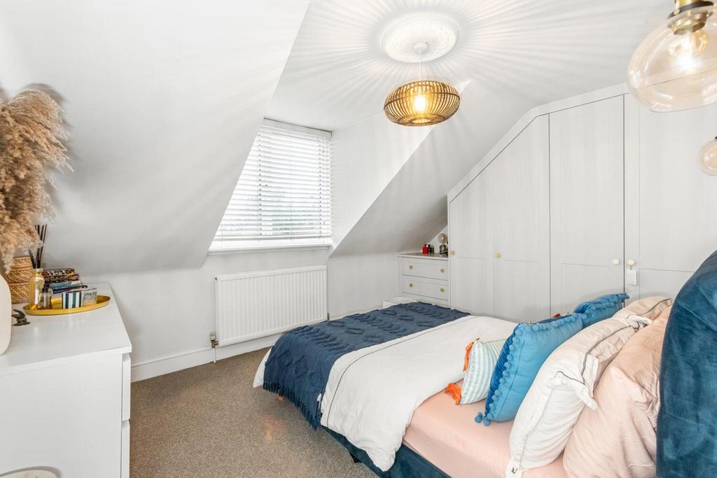 R2 A1090 -1500x1000.jpg