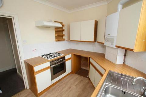 2 bedroom flat to rent, London Road, Wesctliff On Sea, Essex