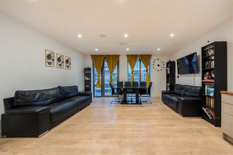 2 bedroom flat for sale, Bessemer Place, London SE10