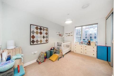 2 bedroom flat for sale, Latimer Square, London SE10