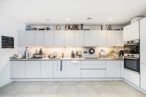 2 bedroom flat for sale, Latimer Square, London SE10