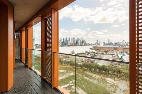 3 bedroom flat for sale, Telegraph Avenue, London SE10