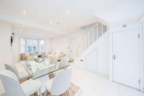 4 bedroom semi-detached house for sale, Chilton Road, Richmond TW9