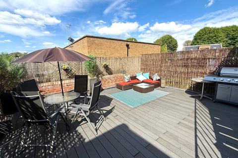 2 bedroom flat for sale, Heath Road, Twickenham TW1