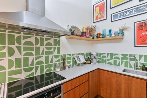 2 bedroom flat for sale, Anerley Hill, Crystal Palace, London, SE19