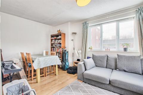 2 bedroom flat for sale, Impala Drive, Cambridge