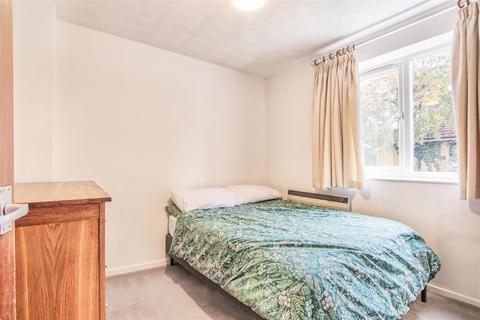 2 bedroom flat for sale, Impala Drive, Cambridge