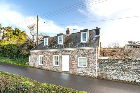 1 bedroom cottage to rent, Le Tapon Cottage