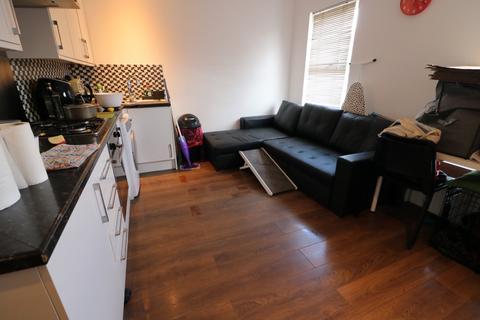 1 bedroom apartment to rent, Chigwell Road, Woodford Green IG8