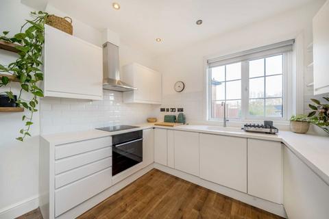 2 bedroom flat for sale, Buckhold Road, London SW18