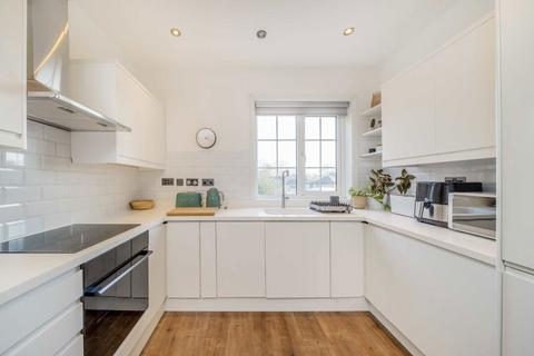 2 bedroom flat for sale, Buckhold Road, London SW18