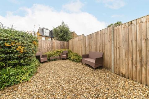 2 bedroom flat for sale, Steerforth Street, London SW18