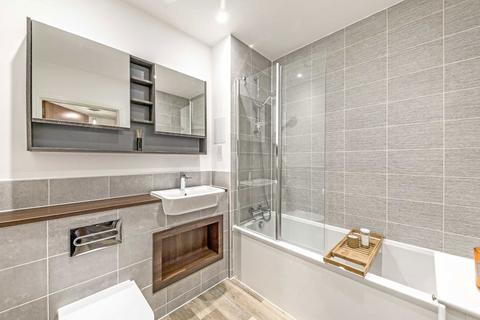 2 bedroom flat for sale, Osiers Road, London SW18