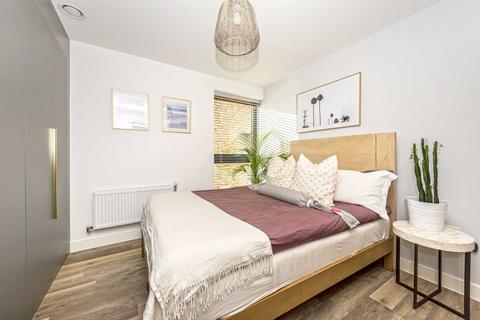 2 bedroom flat for sale, Osiers Road, London SW18