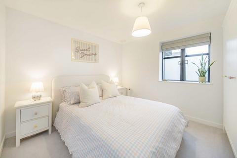 1 bedroom flat for sale, St. Ann's Hill, London SW18