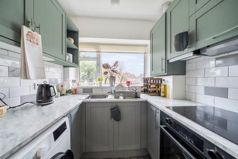 2 bedroom maisonette for sale, Walton Road, Walton On Thames, Surrey, KT12