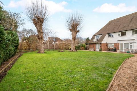 2 bedroom maisonette for sale, Walton Road, Walton On Thames, Surrey, KT12