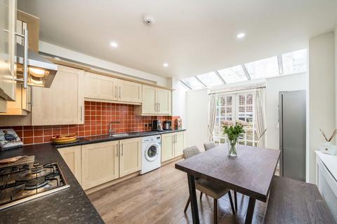2 bedroom flat for sale, Gayville Road, London SW11