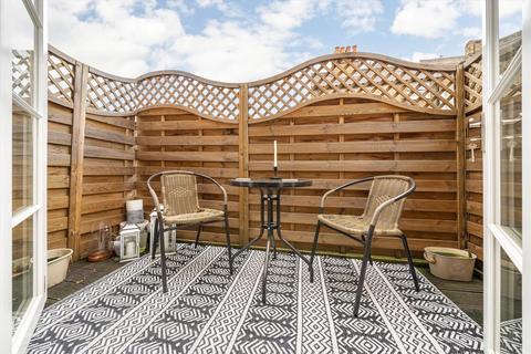 1 bedroom flat for sale, Northcote Road, London SW11