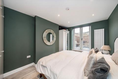 1 bedroom flat for sale, Northcote Road, London SW11