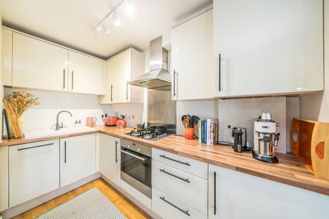 2 bedroom flat for sale, Upper Richmond Road, London SW15