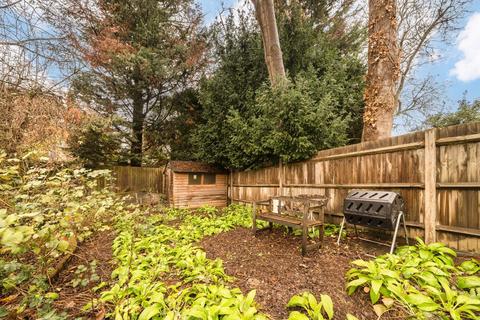 3 bedroom flat for sale, West Hill, London SW15