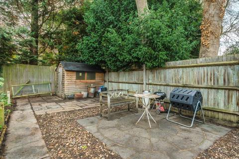 3 bedroom flat for sale, West Hill, London SW15