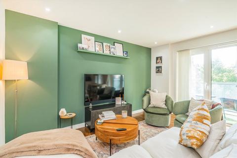 2 bedroom flat for sale, Enterprise Way, London SW18