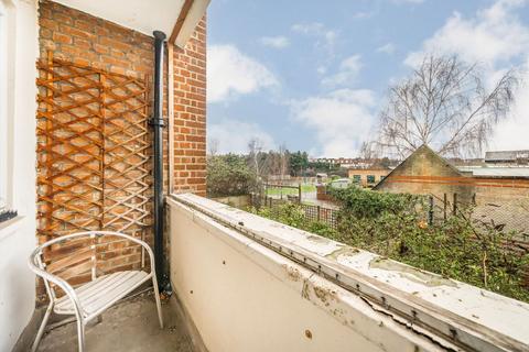 2 bedroom flat for sale, Railway Side, London SW13
