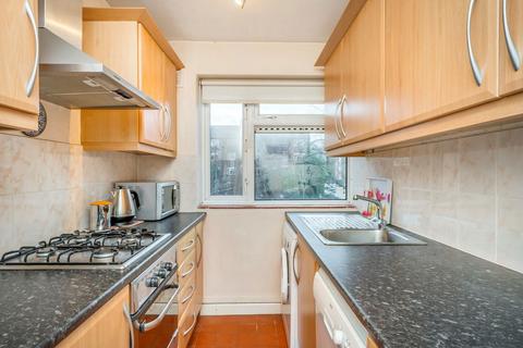 2 bedroom flat for sale, Railway Side, London SW13