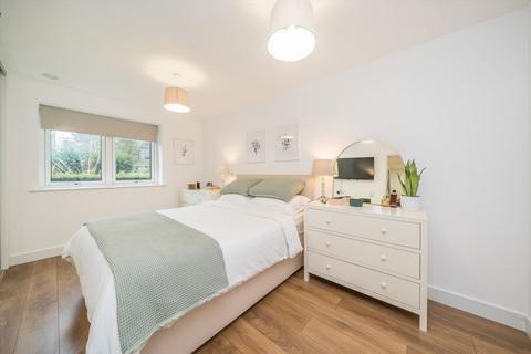 2 bedroom flat for sale, Roehampton Lane, London SW15