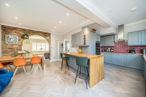 undefined, Queens Road, Thames Ditton KT7