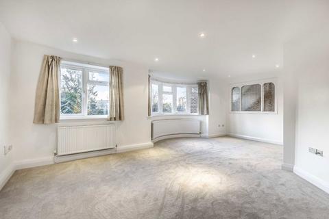 4 bedroom house to rent, Hawkshill Way, Esher KT10