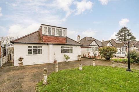 4 bedroom detached house to rent, Riversdale Road, Thames Ditton KT7