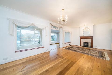 4 bedroom detached house to rent, Riversdale Road, Thames Ditton KT7