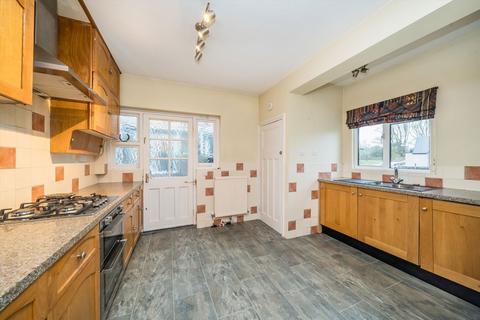4 bedroom detached house to rent, Riversdale Road, Thames Ditton KT7
