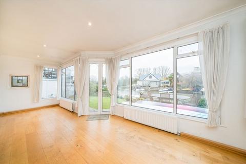 4 bedroom detached house to rent, Riversdale Road, Thames Ditton KT7