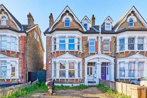 2 bedroom flat to rent, Bromley Road, London SE6