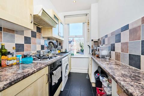 2 bedroom flat to rent, Bromley Road, London SE6