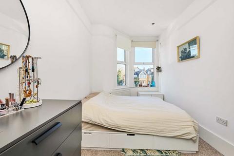 2 bedroom flat to rent, Bromley Road, London SE6