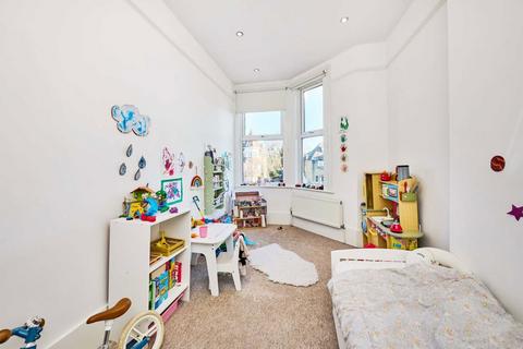 2 bedroom flat to rent, Bromley Road, London SE6
