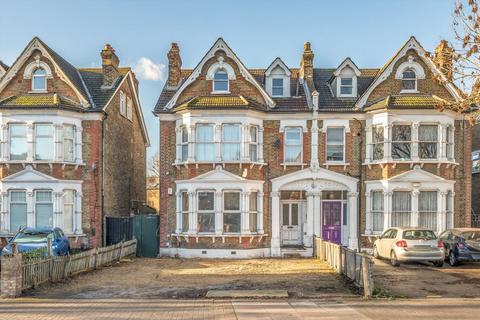 2 bedroom flat to rent, Bromley Road, London SE6