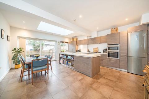 4 bedroom house to rent, Seely Road, London SW17
