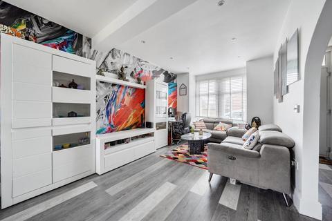 2 bedroom end of terrace house for sale, Windmill Road,  Sunbury-on-Thames,  TW16