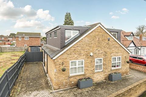 5 bedroom detached house for sale - Groveley Road, Sunbury-on-Thames, TW16