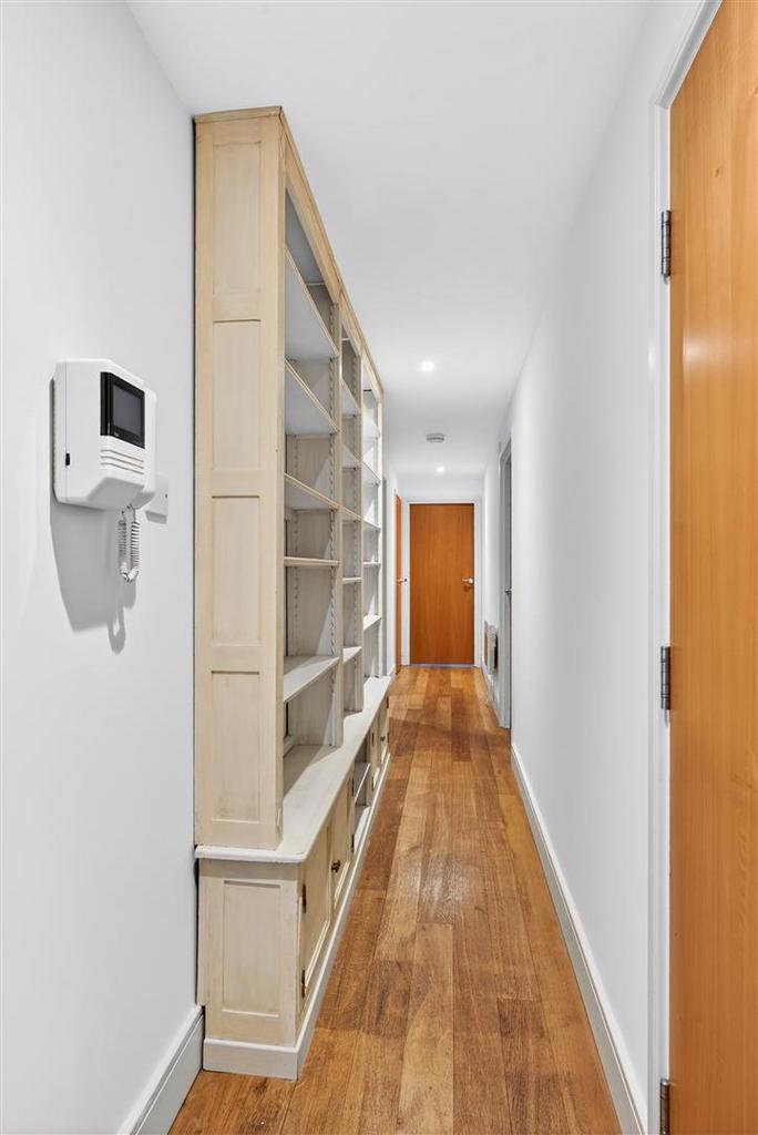 To Let 2 Bedroom Flat Benjamin Street EC1 www.isli