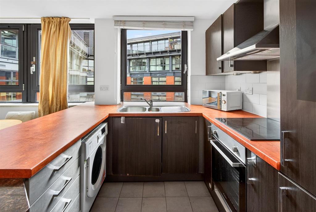 To Let 2 Bedroom Flat Benjamin Street EC1 www.isli