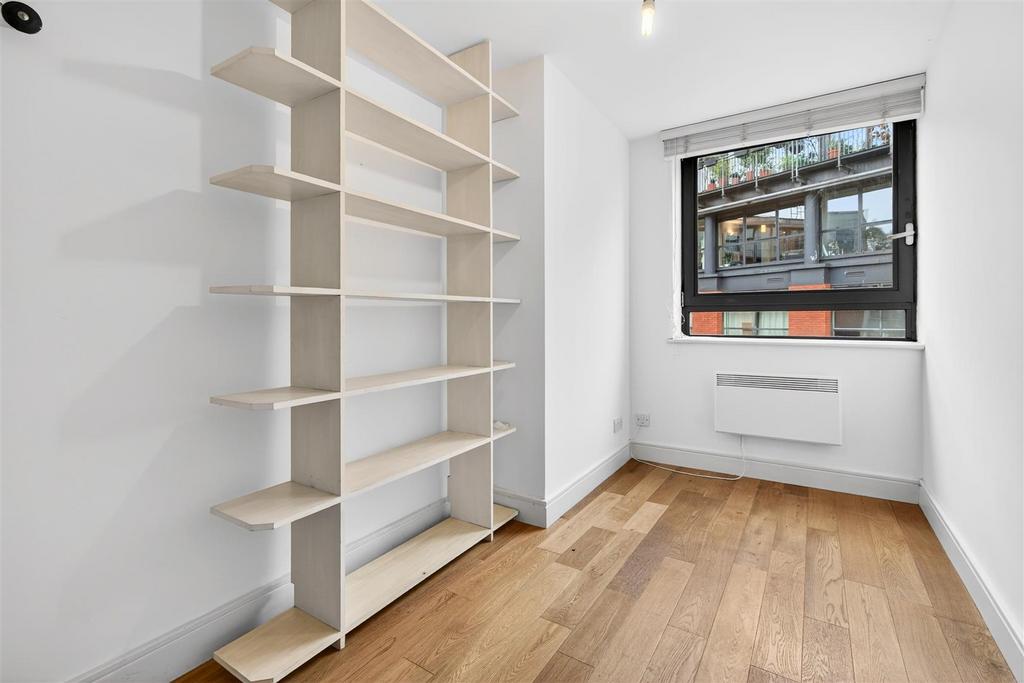 To Let 2 Bedroom Flat Benjamin Street EC1 www.isli