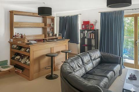 1 bedroom apartment for sale - at Ainsworth Court, 14 Plough Close, London NW10